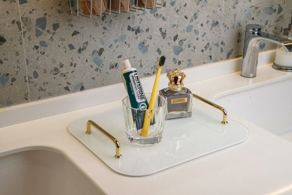 HNH-702 CAM TEPSİ | Çelik Kulplu Mantar Tabanlı Tepsi