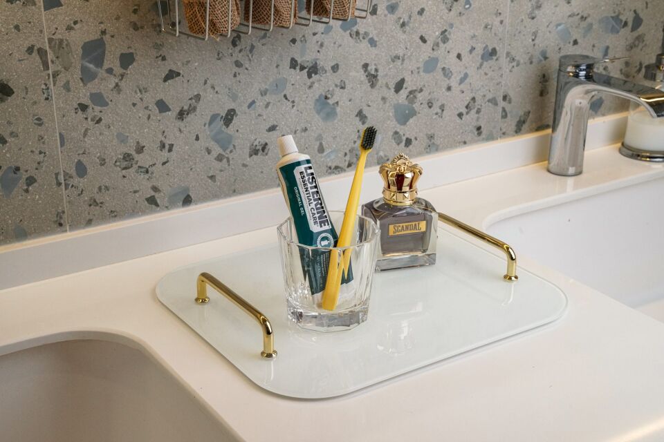 HNH-702 CAM TEPSİ | Çelik Kulplu Mantar Tabanlı Tepsi