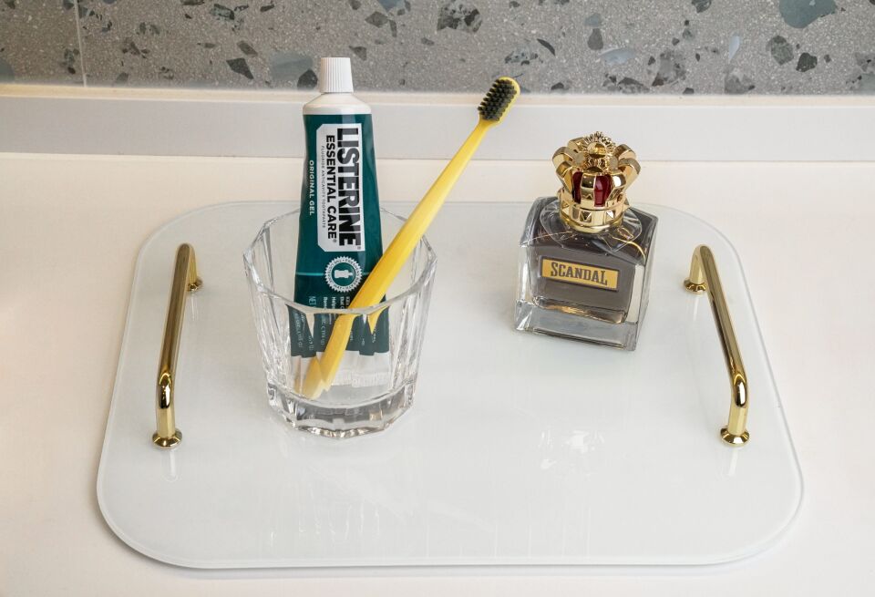 HNH-702 CAM TEPSİ | Çelik Kulplu Mantar Tabanlı Tepsi