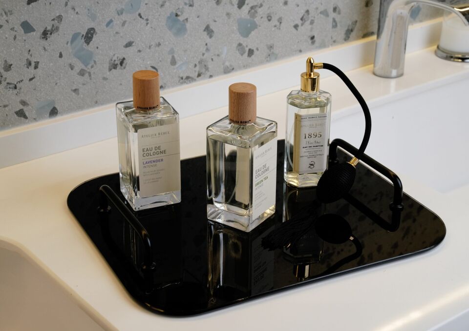 HNH-702 CAM TEPSİ | Çelik Kulplu Mantar Tabanlı Tepsi