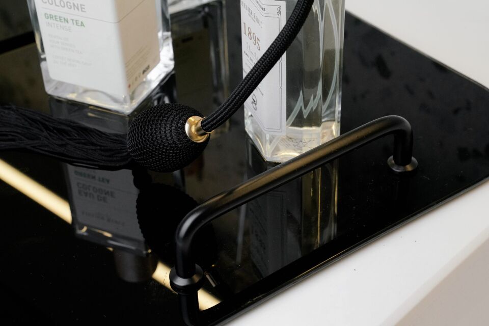 HNH-702 CAM TEPSİ | Çelik Kulplu Mantar Tabanlı Tepsi